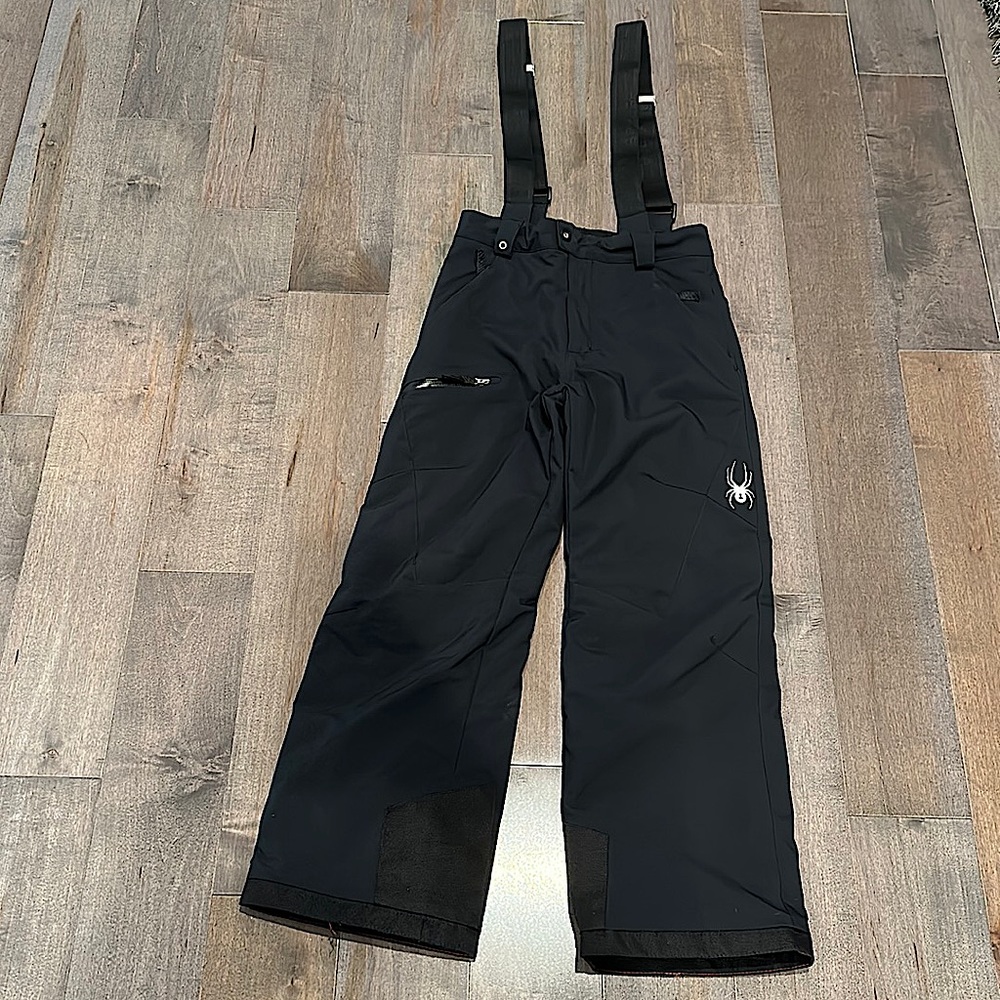 Boys Spyder ski pants and suspenders, black size 12 excellent condition